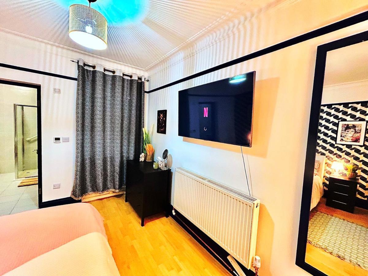 Rest Boutique Golders Green Londen Buitenkant foto