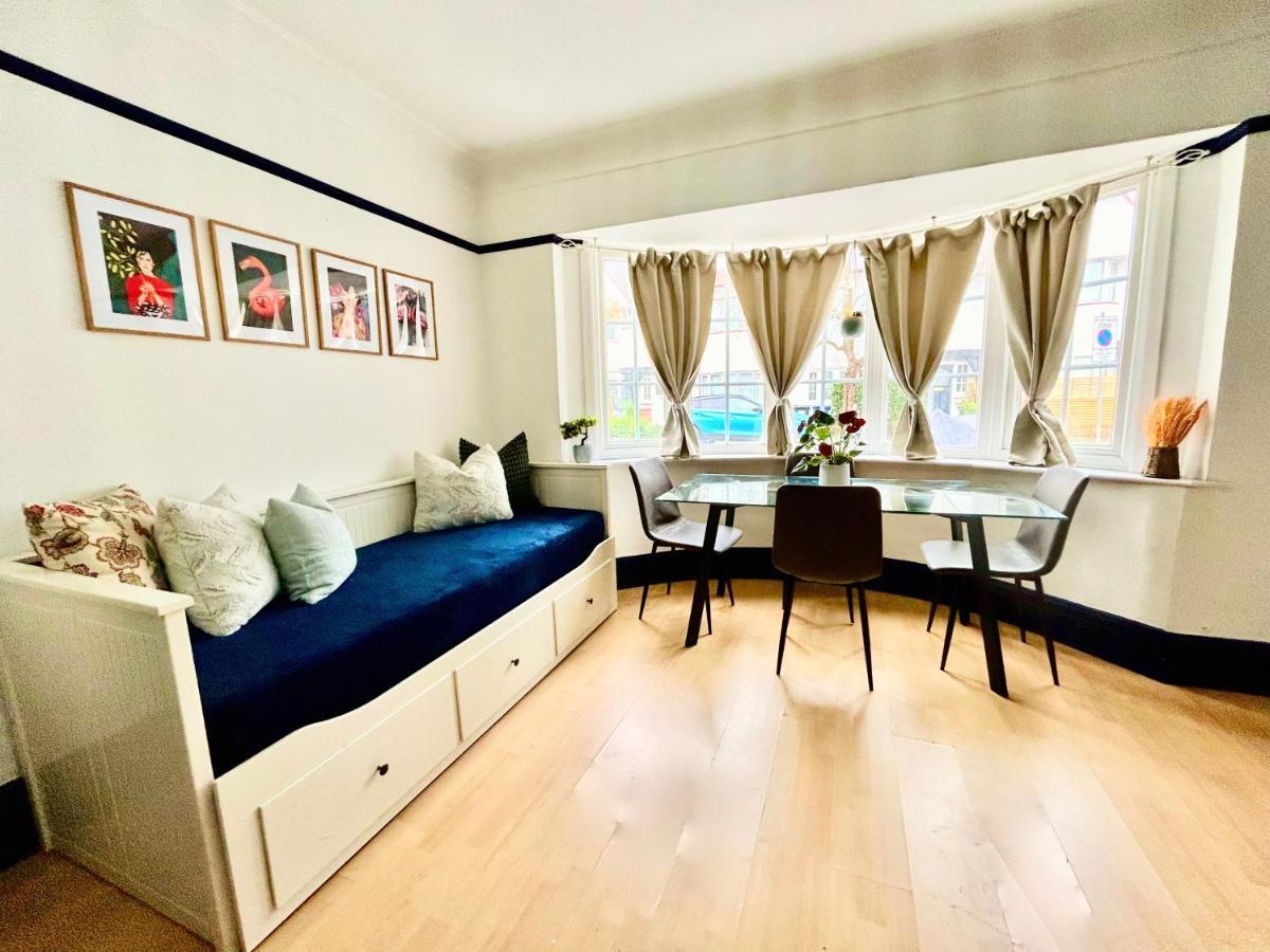 Rest Boutique Golders Green Londen Buitenkant foto