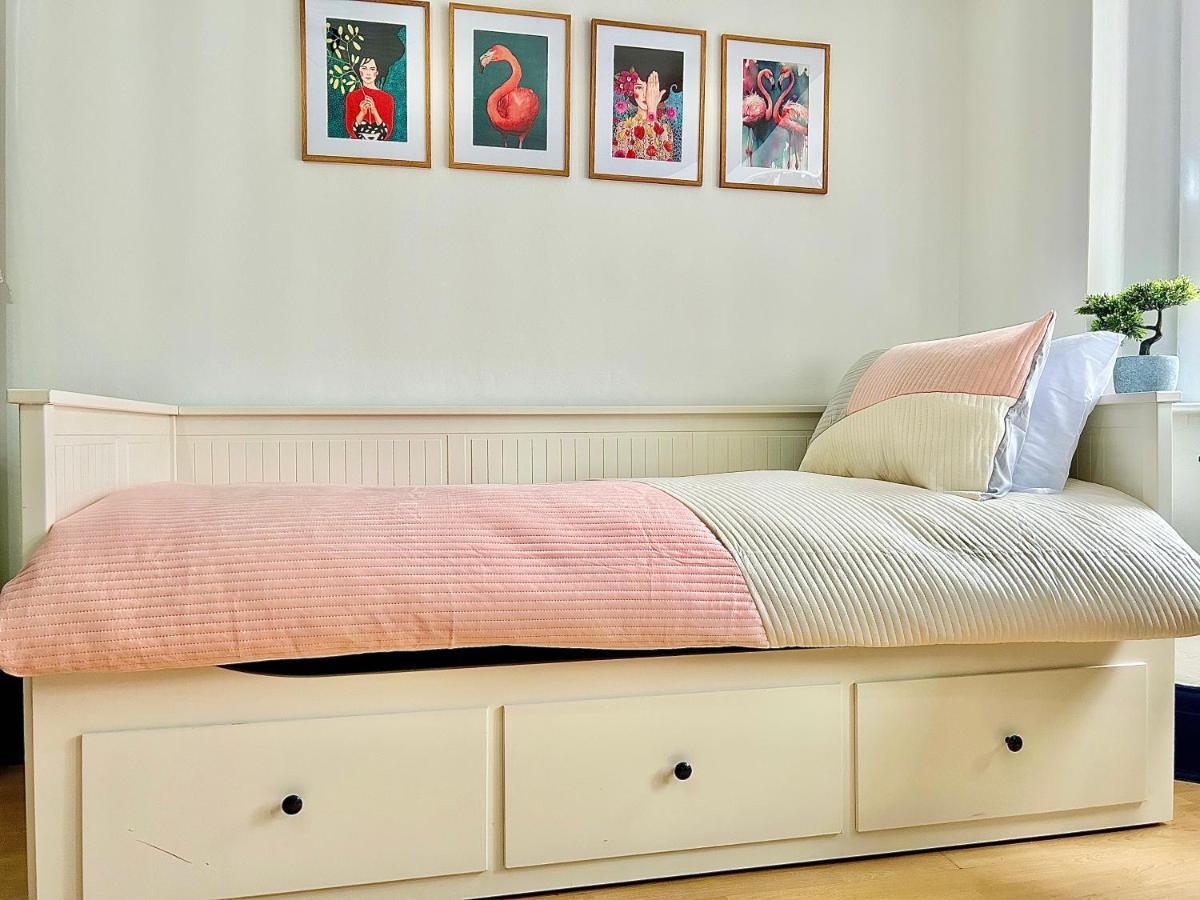 Rest Boutique Golders Green Londen Buitenkant foto