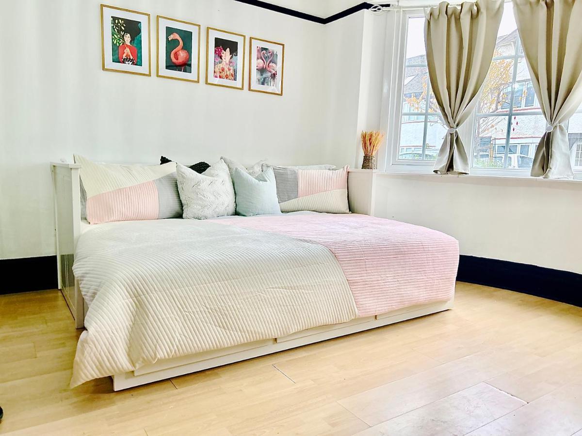 Rest Boutique Golders Green Londen Buitenkant foto